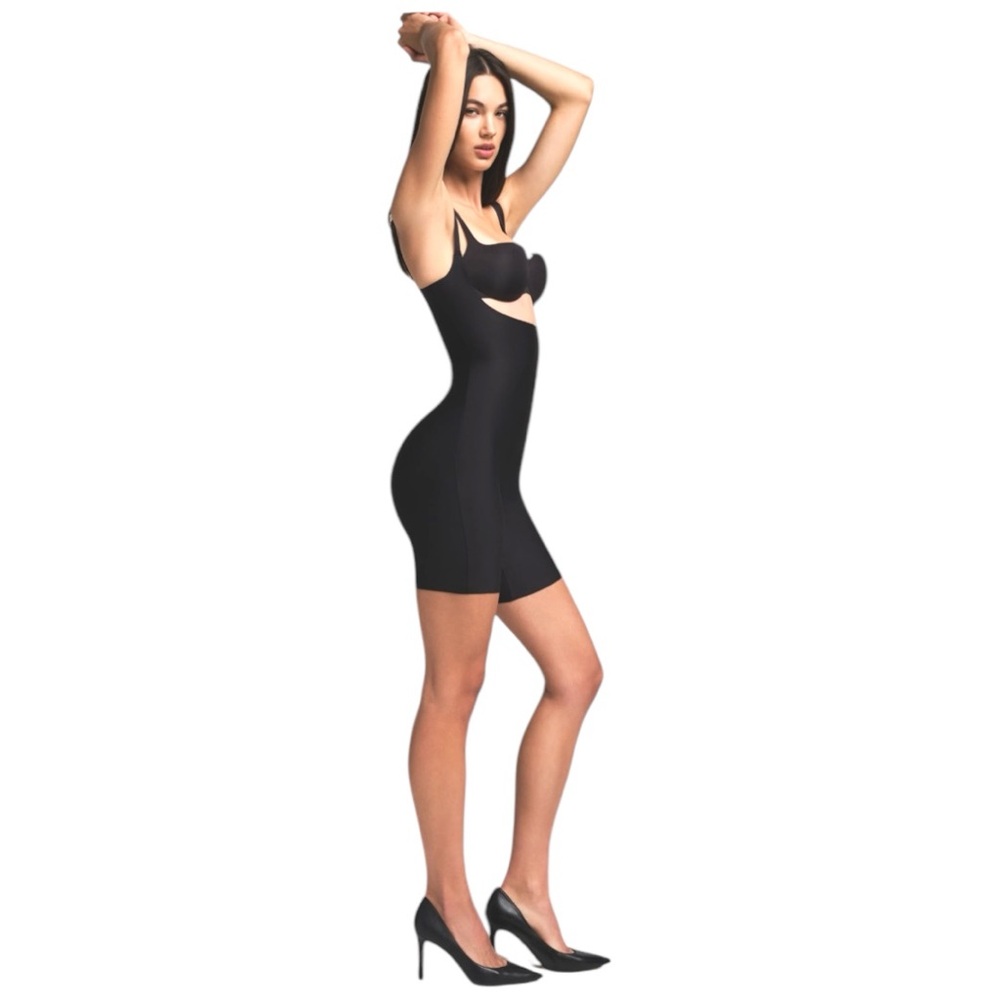 SKIMS Black Sculpting Mid-Thigh Shapewear Slip